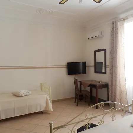Attarin Bed & Breakfast *